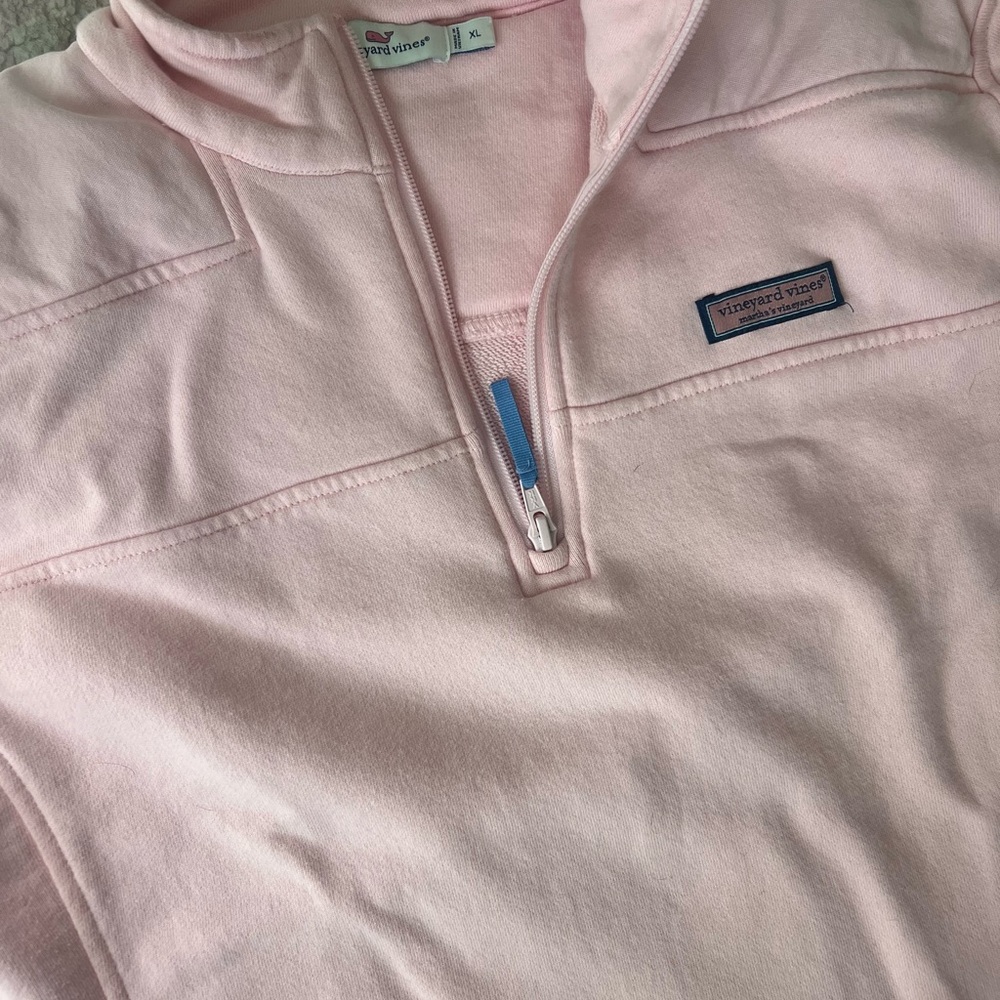 VINEYARD VINES PINK QUARTER ZIP SWEATER.
BARELT WORN, IN GREAT CONDITION